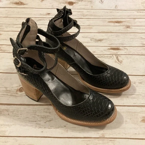 Freebird By Steven Randi Black Embossed Snake Skin Heel Size 8 - Picture 2 of 10